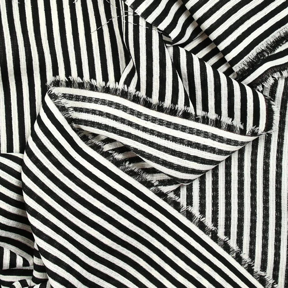 Voile polyester imprimé rayé noir et blanc - Image 4